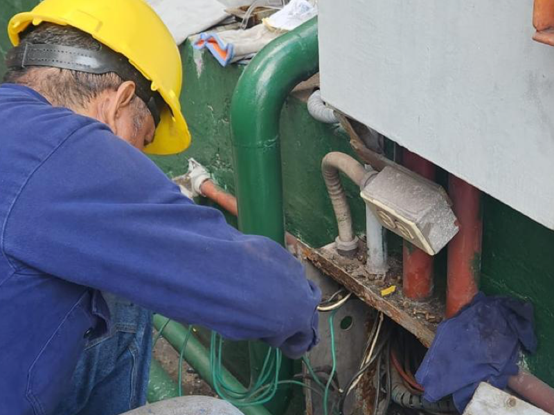 Instalación de una torre de enfriamiento de agua